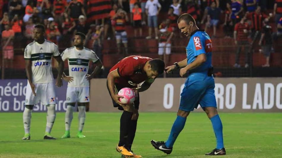 Em um jogo maluco, Coritiba consegue uma emocionante vitória diante do Sport