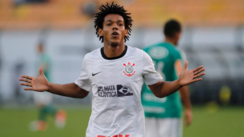 Veja cinco gols inesquecíveis do Corinthians em Dérbis no Pacaembu
