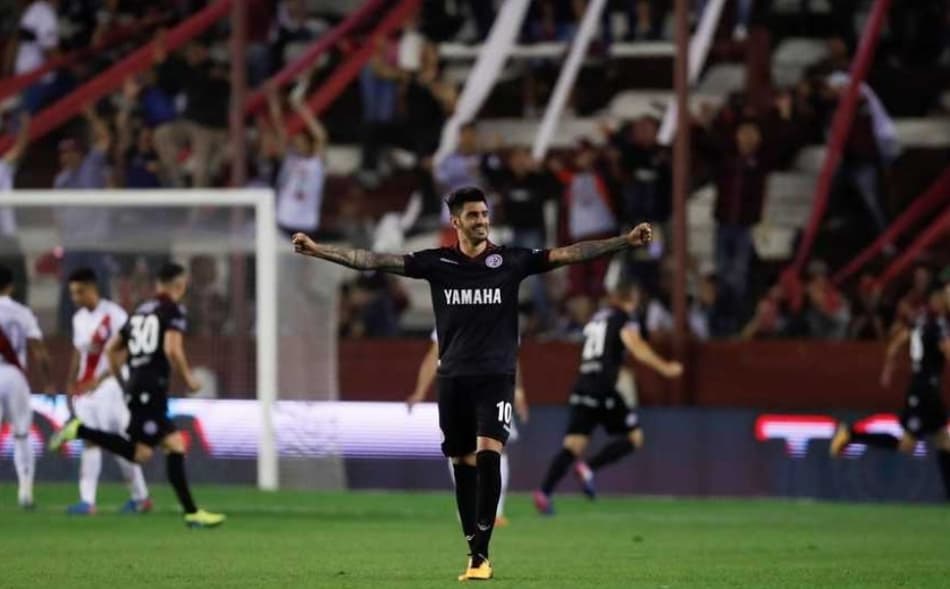 Jornal argentino exalta Lanús, mas critica “com força” o VAR