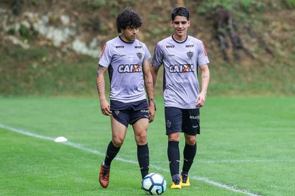 Gustavo Blanco e Luan voltam a treinar em dia de mudança no ataque