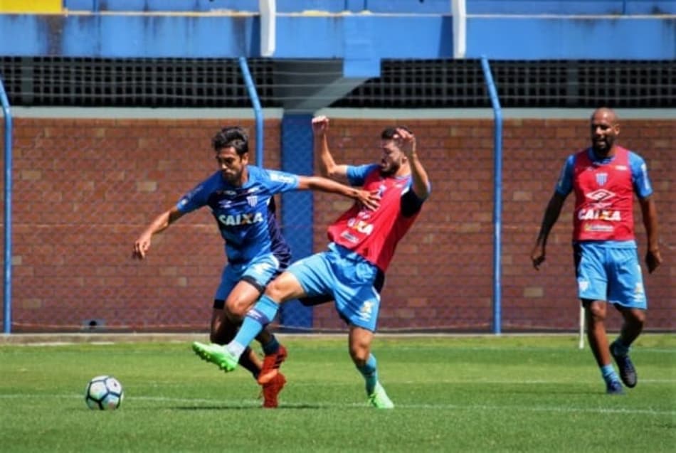 Escalação do Avaí deve ter apenas uma mudança contra o Coritiba