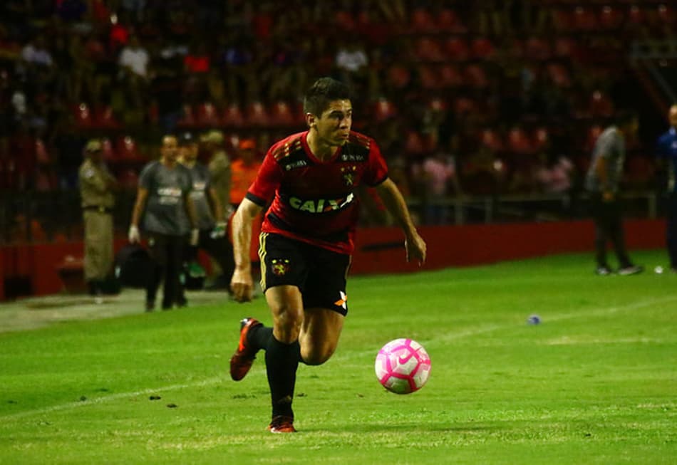 Ex-atacante do São Paulo assina com o Fortaleza até maio