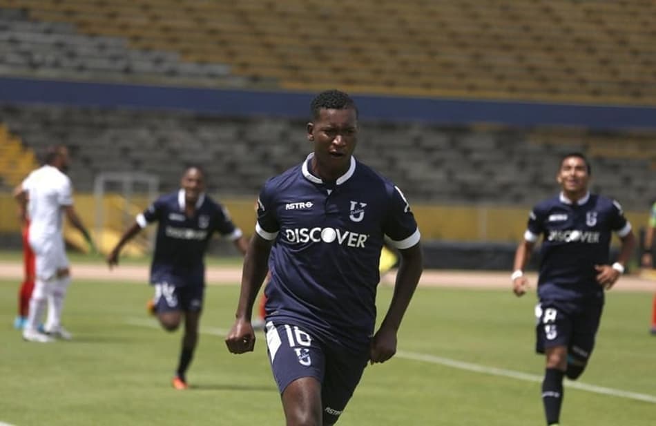 No Equador, atleta xinga diretamente o técnico após substituição