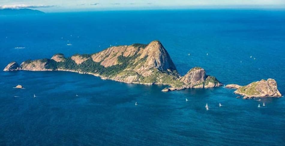 Maiores remadores do país participam de expedição para arquipélago de Alcatrazes