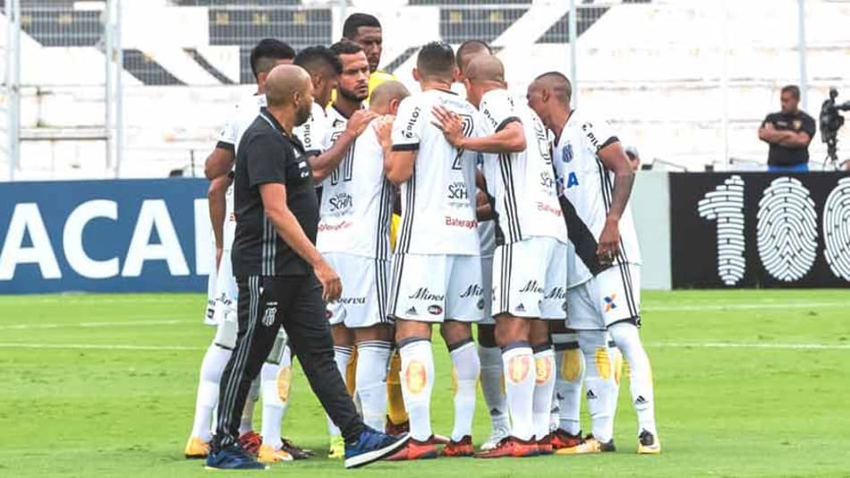 Ponte Preta busca no mercado um camisa 9 para 2018