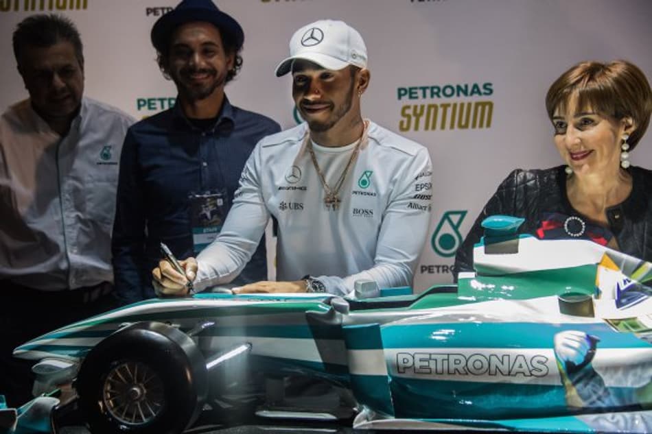 Hamilton lembra Ayrton Senna e revela um carinho especial pelo Brasil