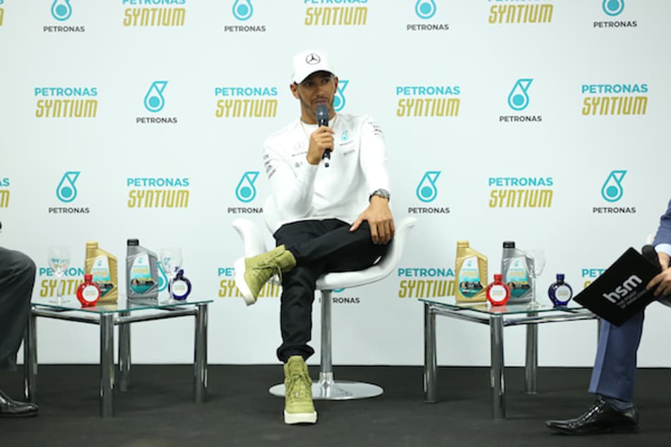 Com atmosfera de Senna, Hamilton sonha com mais um troféu nesta temporada