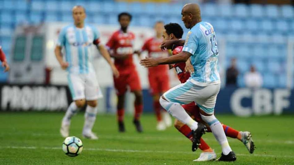 Estrela da noite pelo Bahia alerta: "Por que não pensar em Libertadores?"