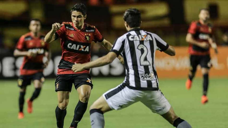 Rabello recebe o terceiro amarelo e não joga contra o Atlético-PR