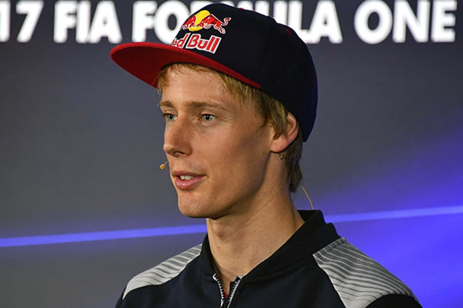Hartley: “Seria bobeira comentar rumores sobre Norris”