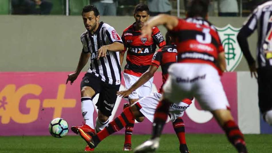 Há sete jogos sem vencer, Atlético-GO vacila e perde de virada para o Galo