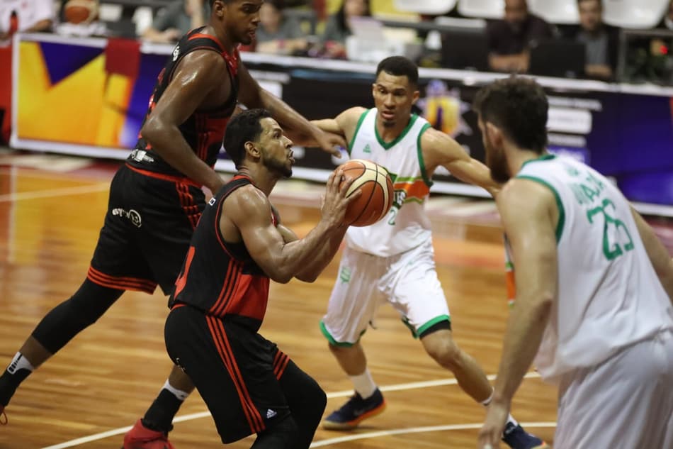 Eliminados, brasileiros vencem na última rodada da Liga Sul-Americana