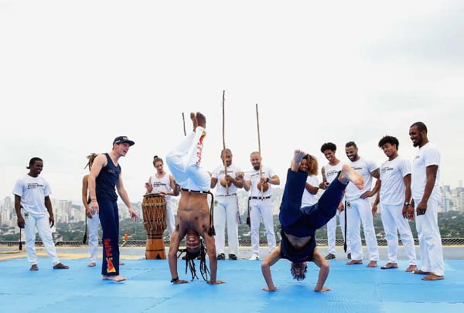 Max Verstappen e Daniel Ricciardo conhecem a capoeira em São Paulo