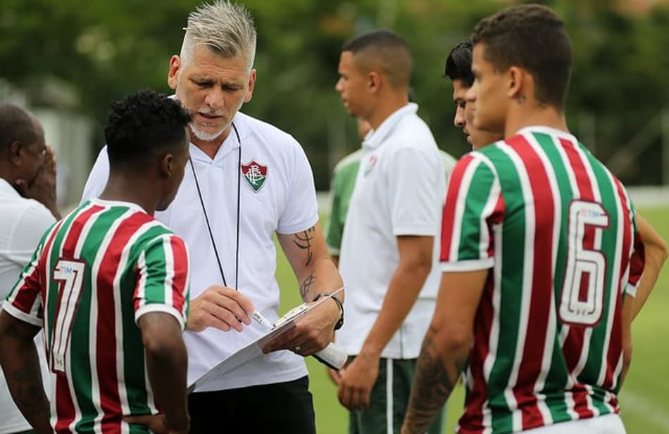Com time Sub-20 do Flu invicto, técnico celebra ‘grande momento’