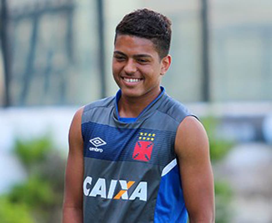 Vasco confirma empréstimos de Paulo Vitor e Evander para a Europa
