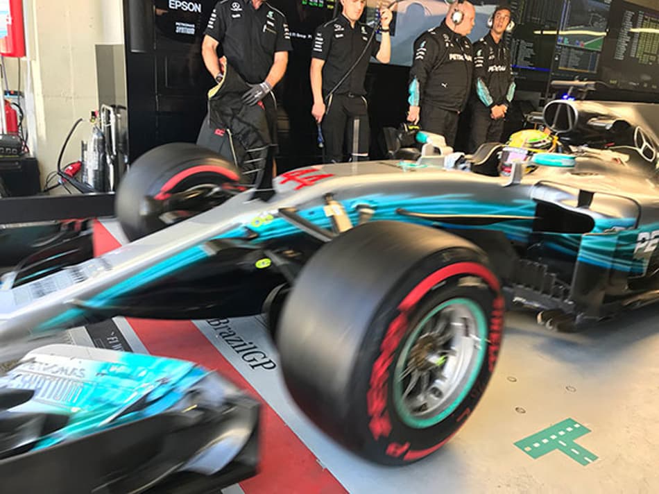 Hamilton lidera a primeira sessão de treino livre desta sexta-feira em Interlagos
