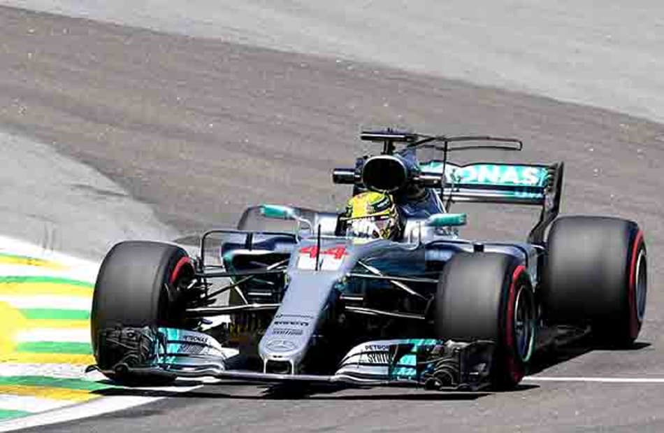 Hamilton comanda a sexta-feira em Interlagos