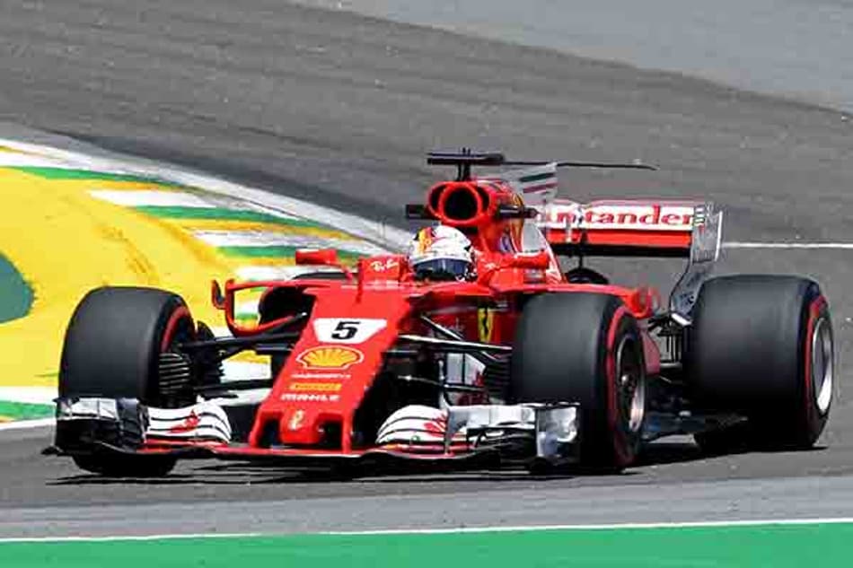 Ferrari completa programa de treinos e "comemora" pista seca