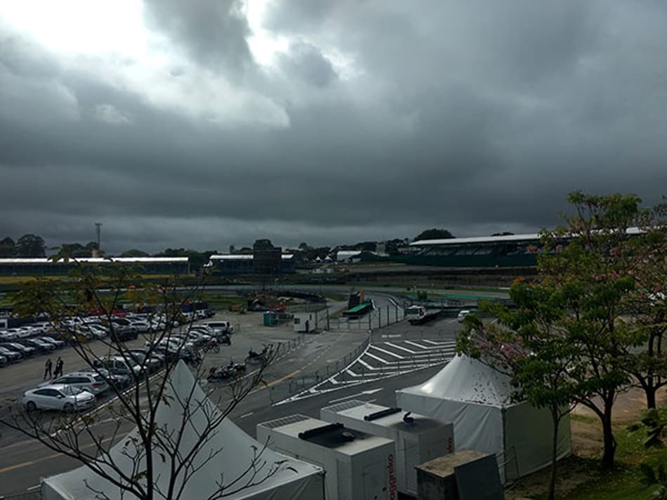 GP do Brasil: sábado amanhece com tempo fechado e garoas passageiras