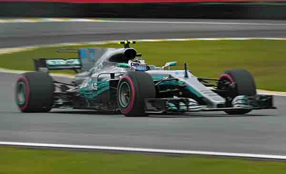 Hamilton bate e Bottas larga na frente em Interlagos