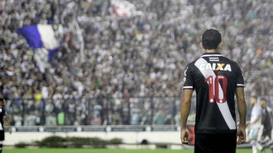 Torcida do Vasco promete ingressos esgotados neste domingo no último jogo de 2017. Veja a seguir galeria L!