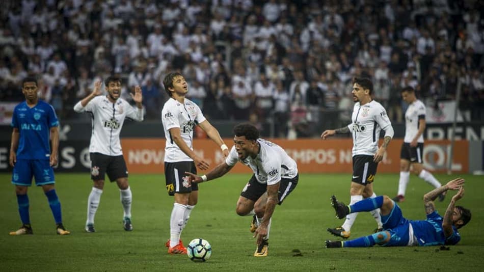 Fagner volta à Seleção das Estatísticas do Brasileirão 2017