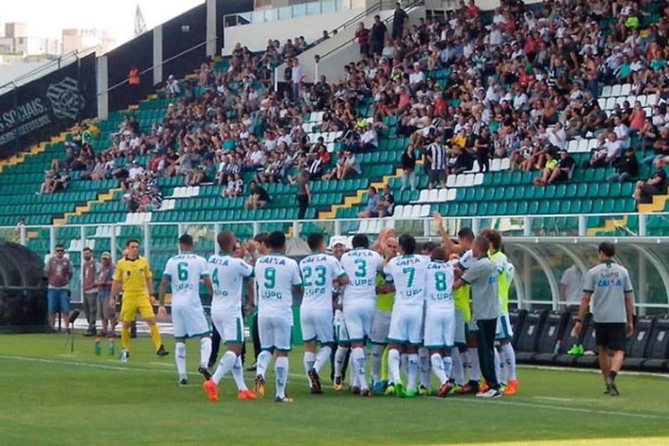 Coelho de volta! América-MG bate Figueirense e garante acesso à elite