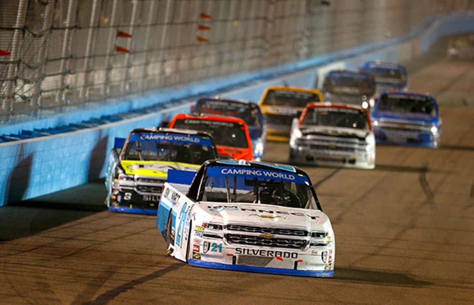 NASCAR Truck Series: Johnny Sauter sobrevive a confusão e ganha etapa de Phoenix