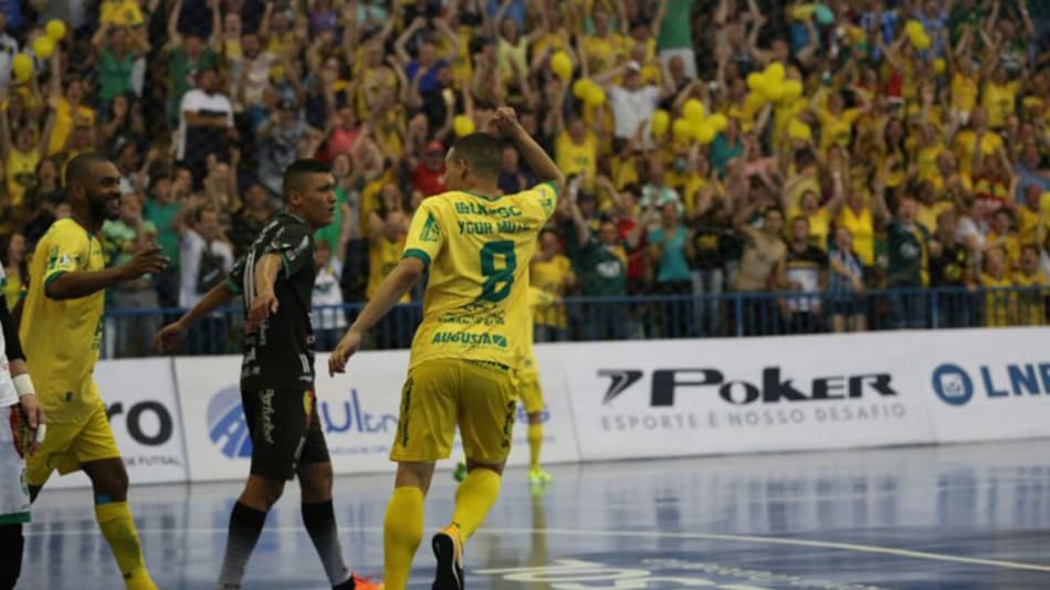 Assoeva vence Marreco e vai encarar o Joinville na final da Liga Futsal