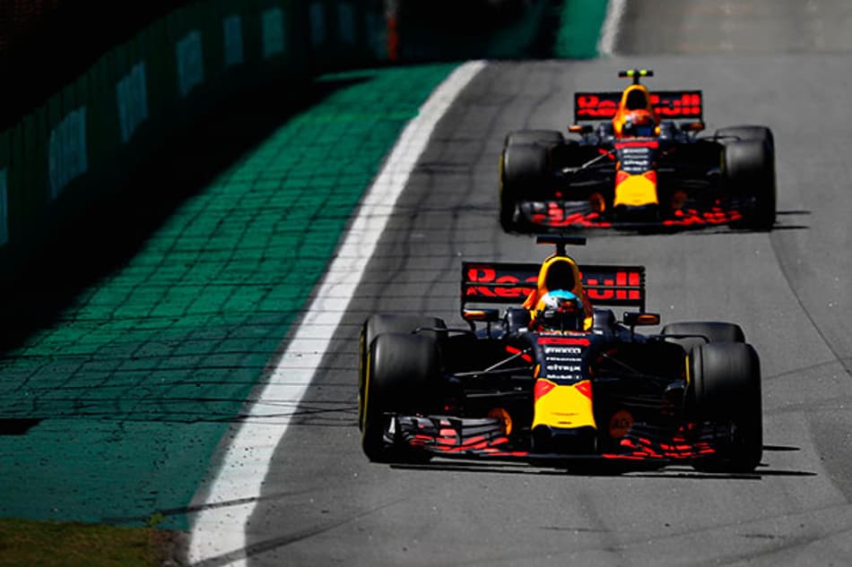 Red Bull espera por melhorias da Renault: “Felizes que os motores tenham sobrevivido”