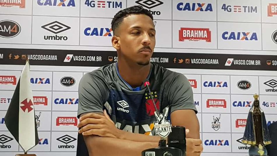 Confira a seguir a galeria especial do LANCE! com imagens de Caio Monteiro com a camisa do Vasco