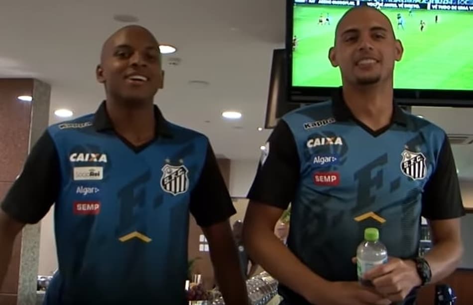 Recém-promovidos, dupla sofre trote dos titulares do Santos