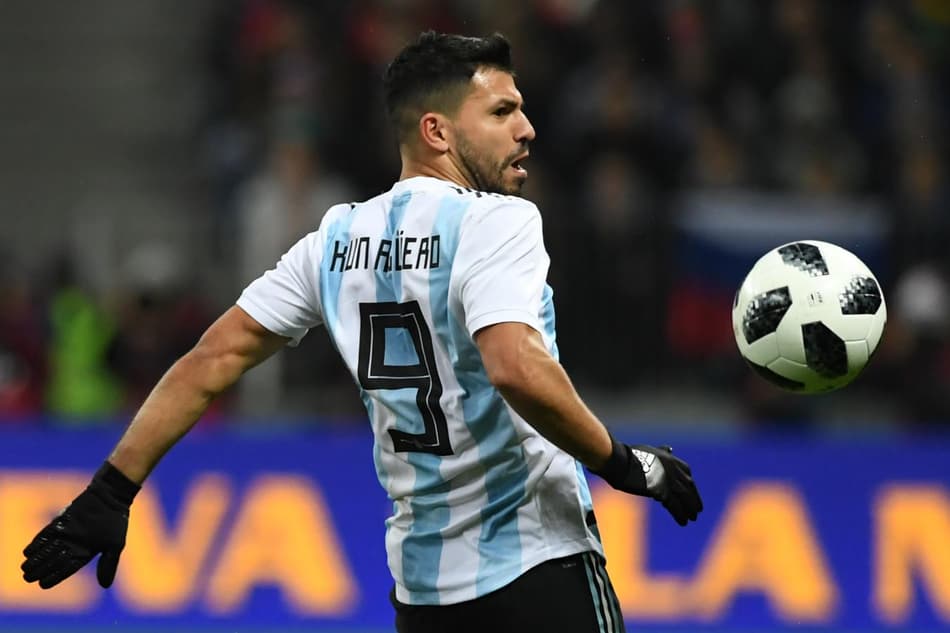 Aguero desmaia durante intervalo de amistoso da Argentina