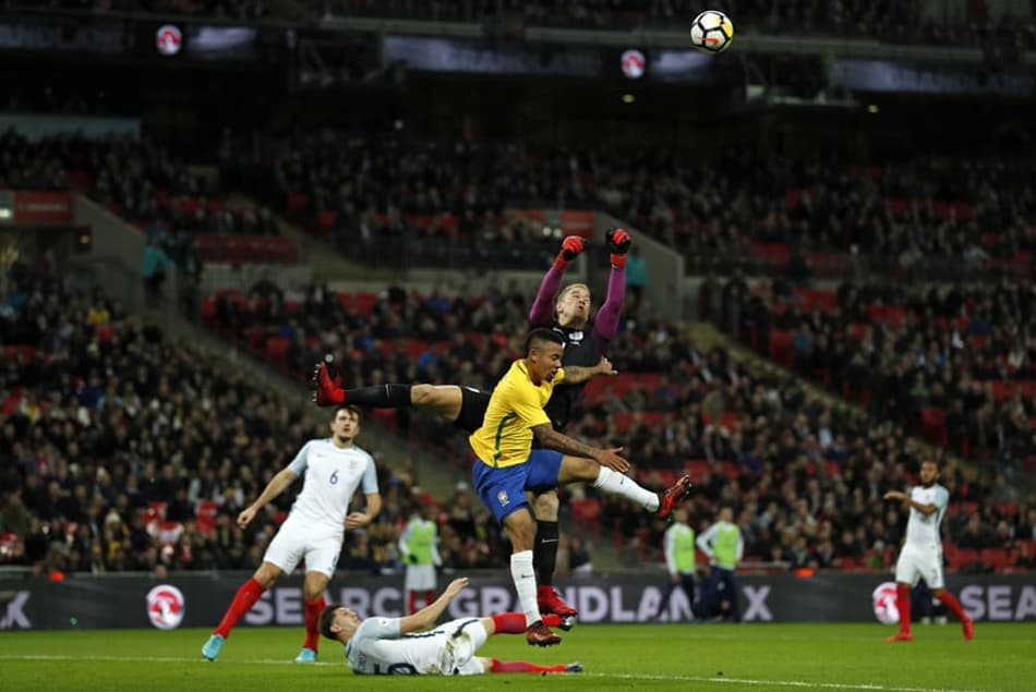 Jogões pelo mundo: veja imagens marcantes dos amistosos e das Eliminatórias para 2018