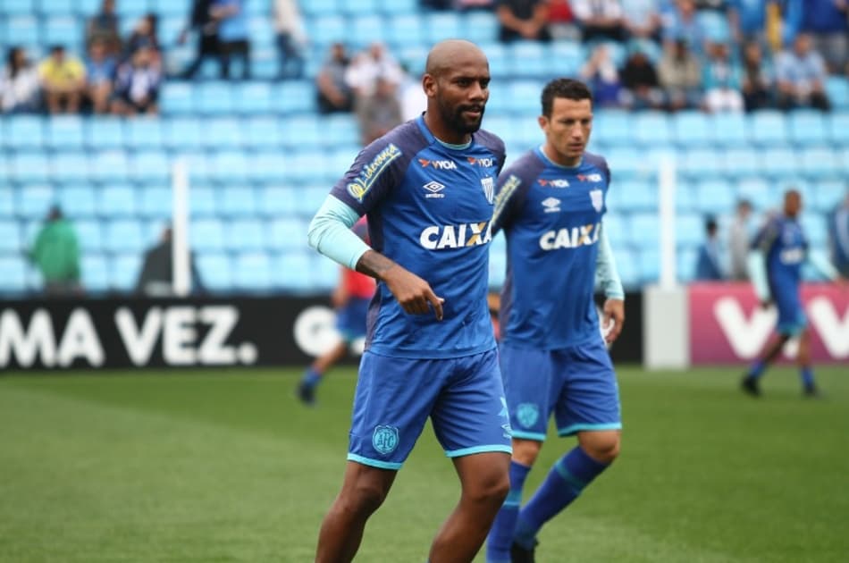 Avaí aposta na experiência de atletas para se livrar do rebaixamento