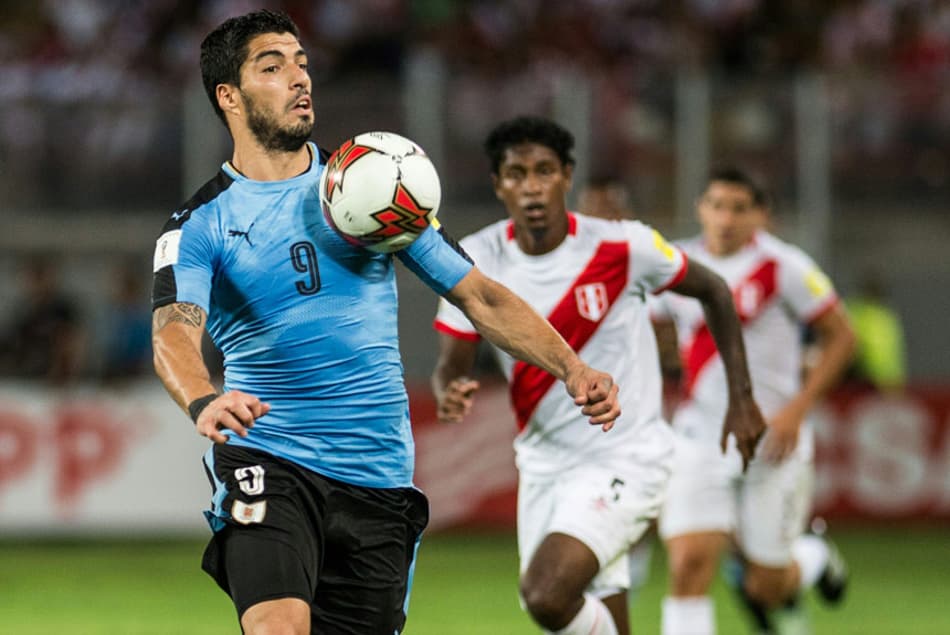 Luis Suárez comemora marca expressiva na seleção uruguaia nas redes sociais