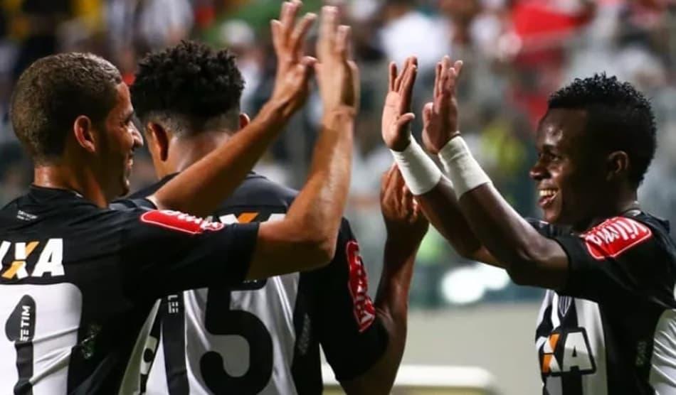 Atlético-MG deve ter os retornos de Cazares e Gabriel contra o Coritiba