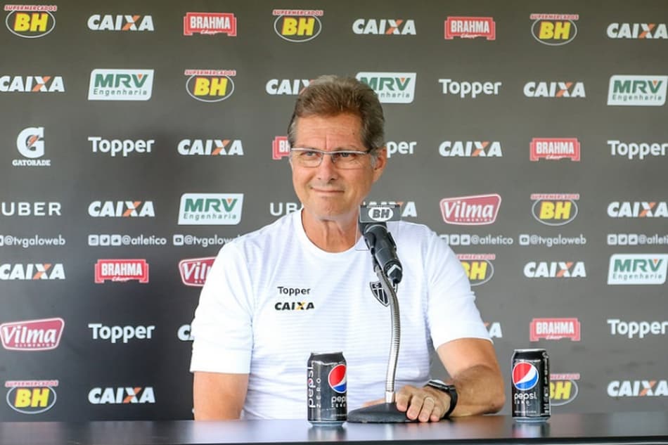 Oswaldo de Oliveira foca em preparação dos jogadores para enfrentar o Corinthians