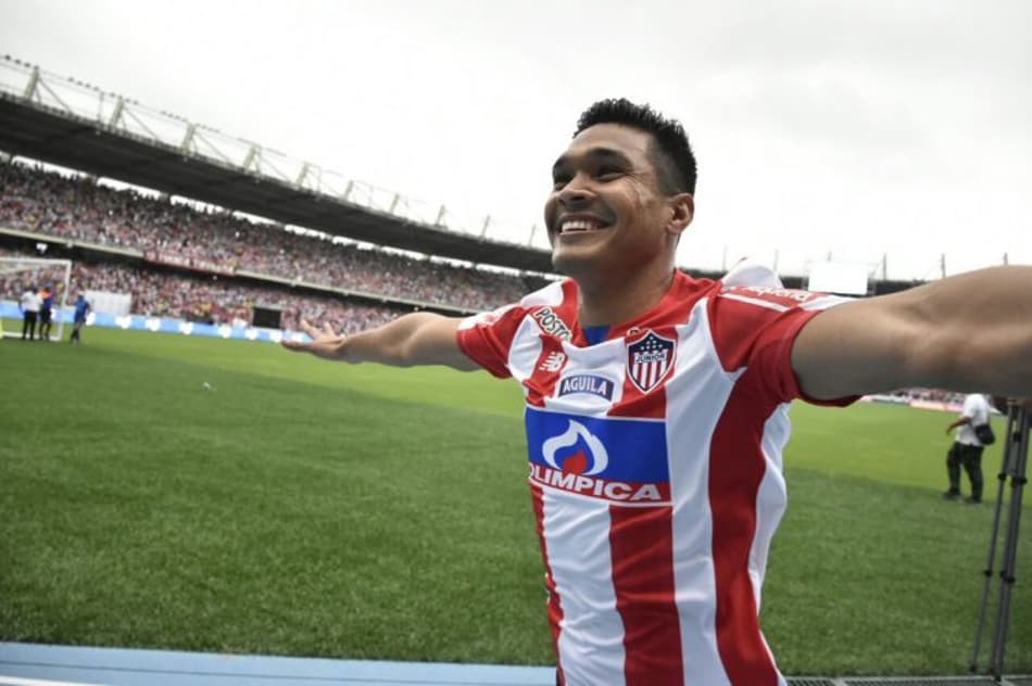 Teo Gutiérrez se envolve em polêmica com comentarista e avisa: ‘Cuidado com o seu trabalho’