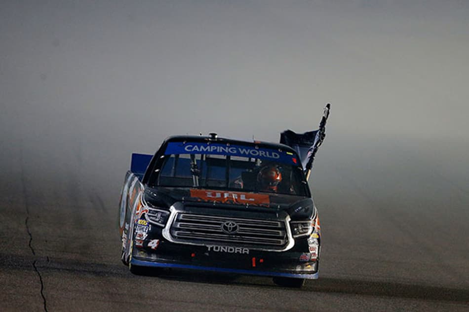 Christopher Bell conquista o título da NASCAR Truck Series 2017