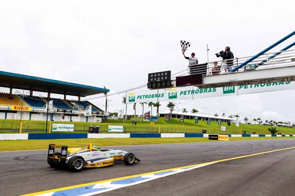 F-3 Brasil: Samaia e Fraga vencem duas vezes em Goiânia e conquistam os títulos da temporada