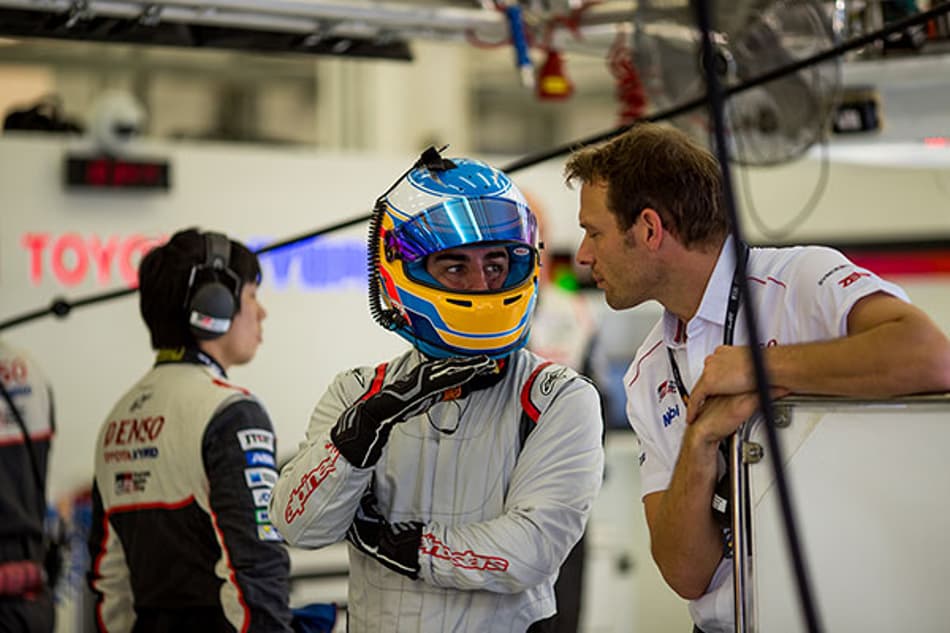 F1Mania TV: Alonso testa carro da Toyota, mas é superado por brasileiro de Porsche