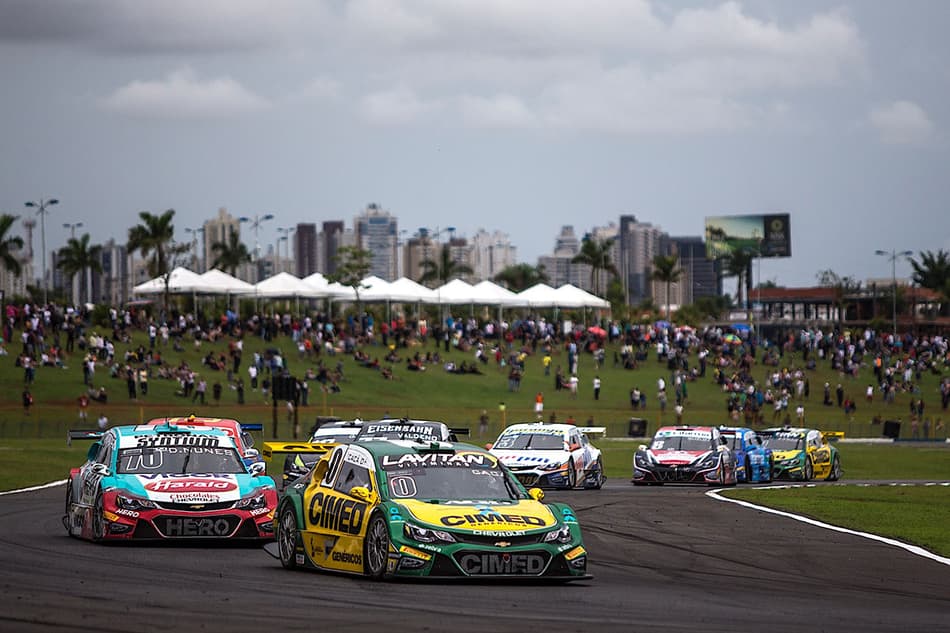 Cimed Racing tem Cacá Bueno no pódio, Marcos Gomes em 4º e Denis Navarro em 5º em Goiânia