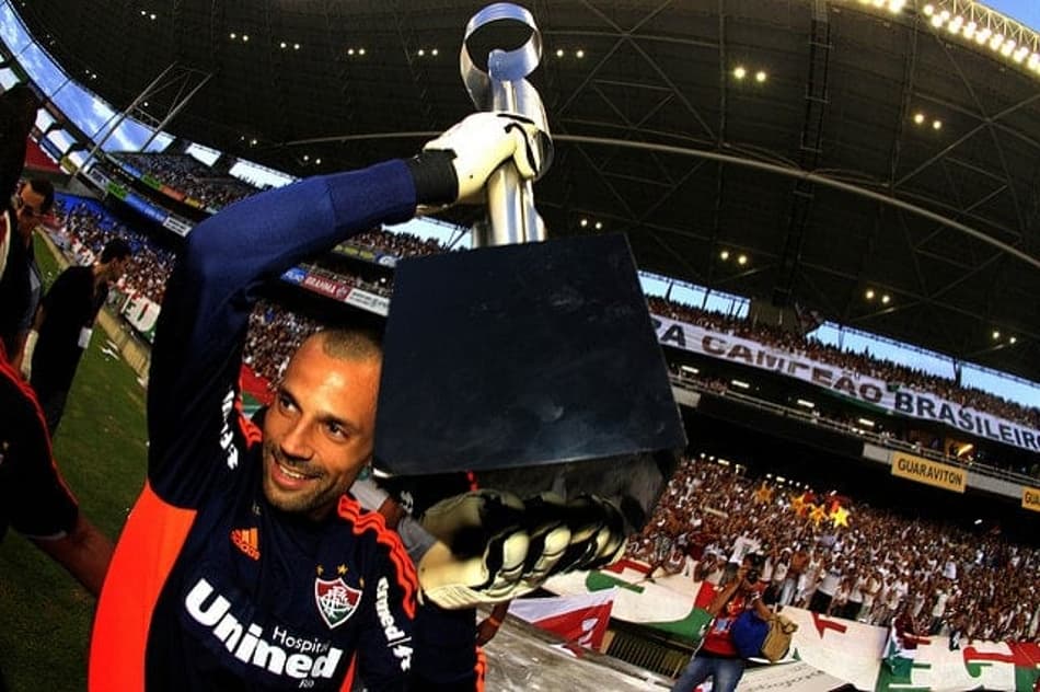 D. Cavalieri completa 350 jogos pelo Flu: Relembre momentos marcantes!