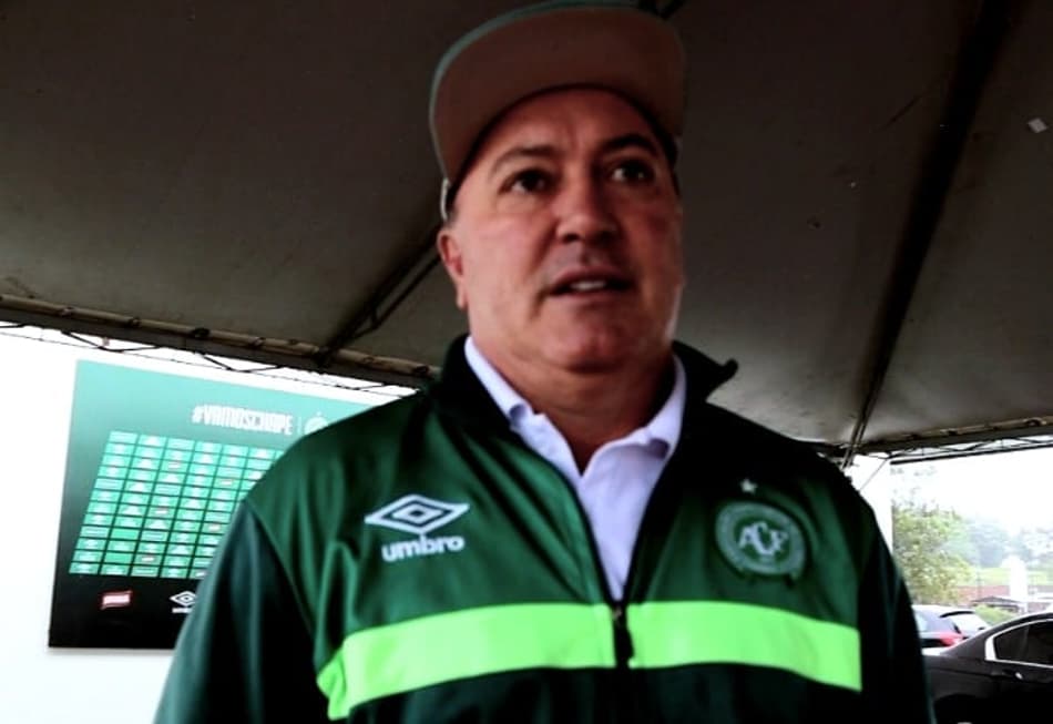 'Estava velando minha esposa no momento da queda do avião', relembra diretor de futebol da Chape