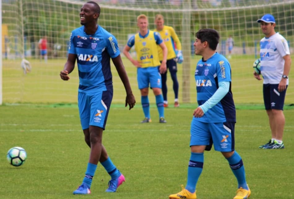 Sem Junior Dutra, Avaí treina visando duelo contra o Atlético-PR
