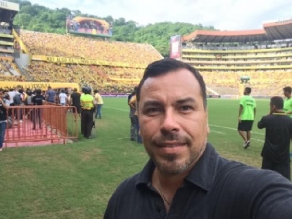 "Nós percebemos o drone do Grêmio rodeando nosso estádio", afirma diretor do Barcelona