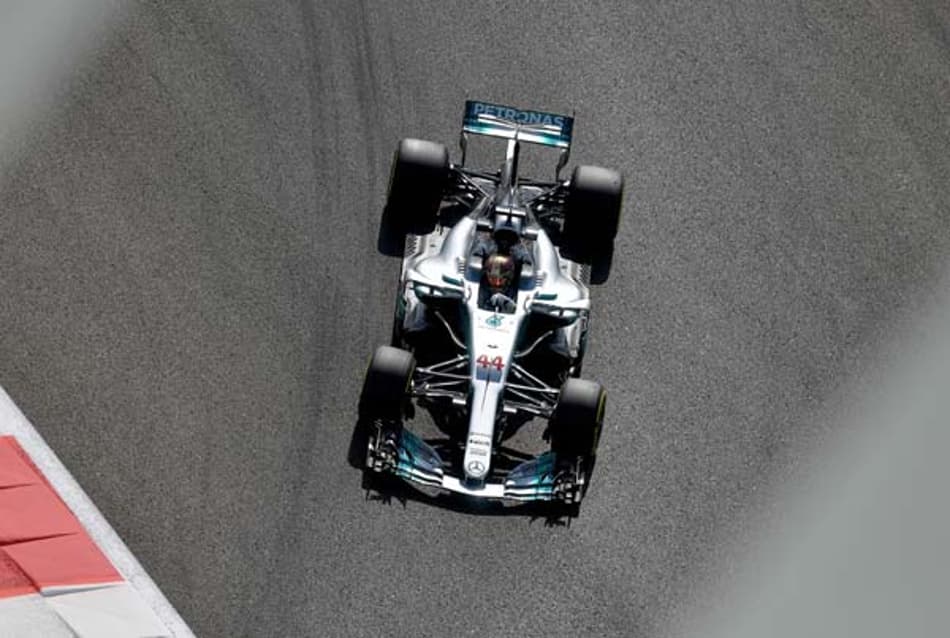 GP de Abu Dhabi: Mercedes lidera com Hamilton segunda sessão na Yas Marina