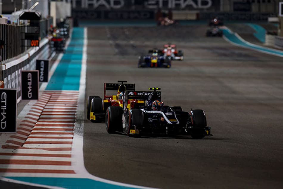 Rowland e Fuoco são desclassificados; Markelov herda a vitória em Abu Dhabi