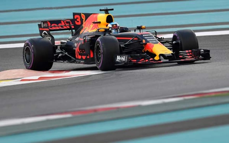 F1: Ricciardo abandonou com problemas hidráulicos na Yas Marina